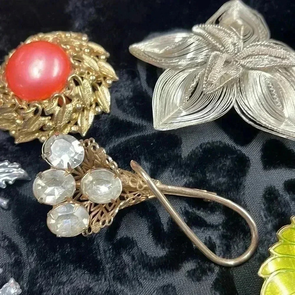 Vintage antique pins. 11 total. - Picture 7 of 7